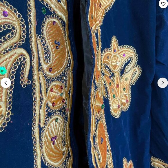 Handmade Bukhara Velvet Chapan: Embroidered Uzbek Kaftan Costume - Picture 5 of 10